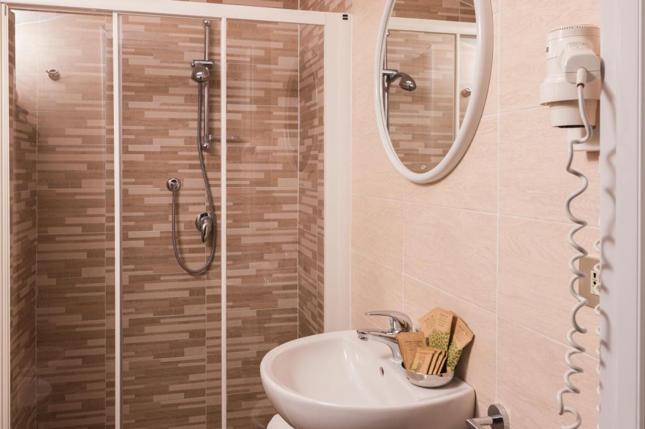 Hotel Lydia Cervia Kültér fotó