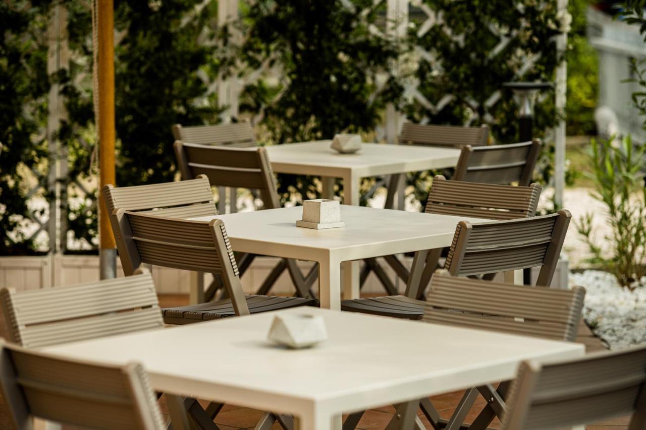 Hotel Lydia Cervia Kültér fotó